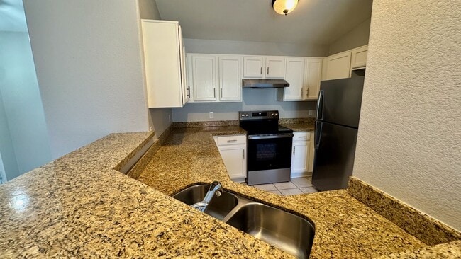 Building Photo - Beautifully Updated 3 Bedroom, 2 Bathroom Single-Level Home in Chandler (85225)!