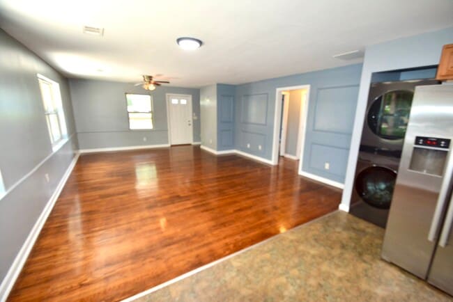 Building Photo - 1385 Elizabeth Ln