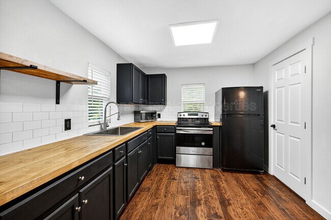 Building Photo - 1129 W Owings St