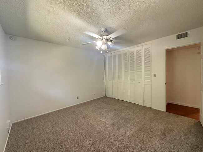 Building Photo - Two Bedroom in Great Location!