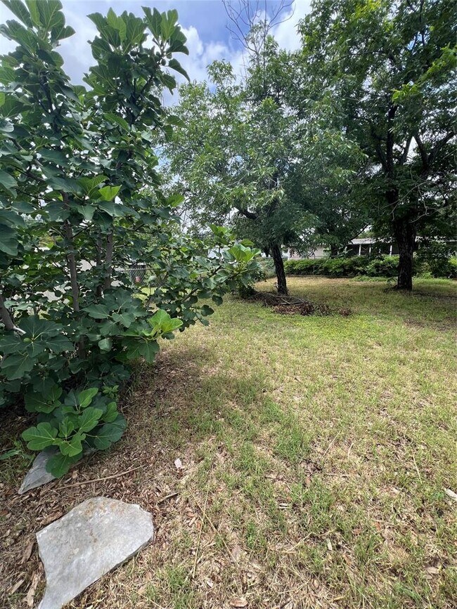 Building Photo - 11702 Oak Trail