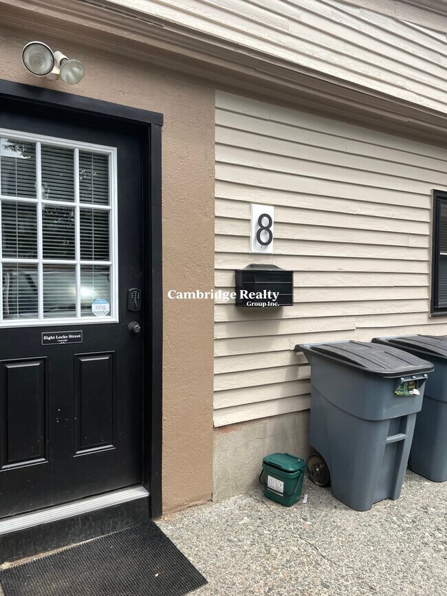 Building Photo - 8 Locke St