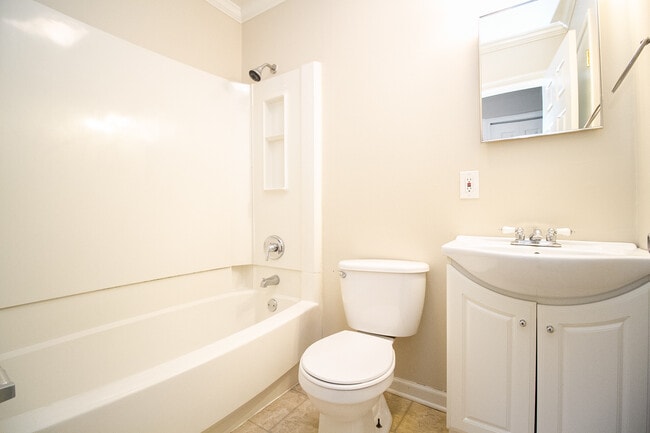 Building Photo - 2038 Airline Ave