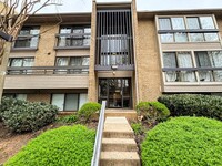 Building Photo - Sun-filled 2 Bed 2 Bath Condo With Private...