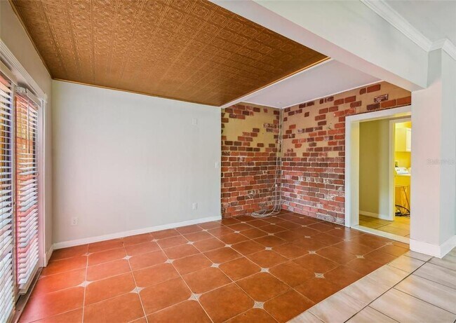 Building Photo - 210 Baker Ave
