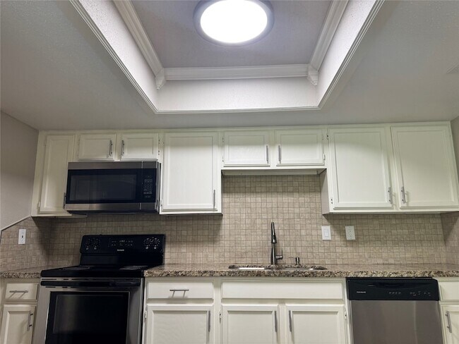 Building Photo - 14777 Wunderlich Dr