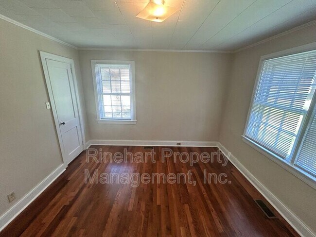 Building Photo - 857 Bradley St