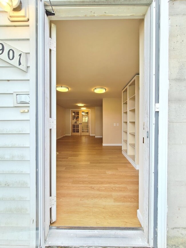 Building Photo - Ground Floor 1 Bed/1 Bath Apartment close ...