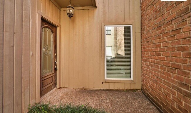 Building Photo - 9400 Doliver Dr