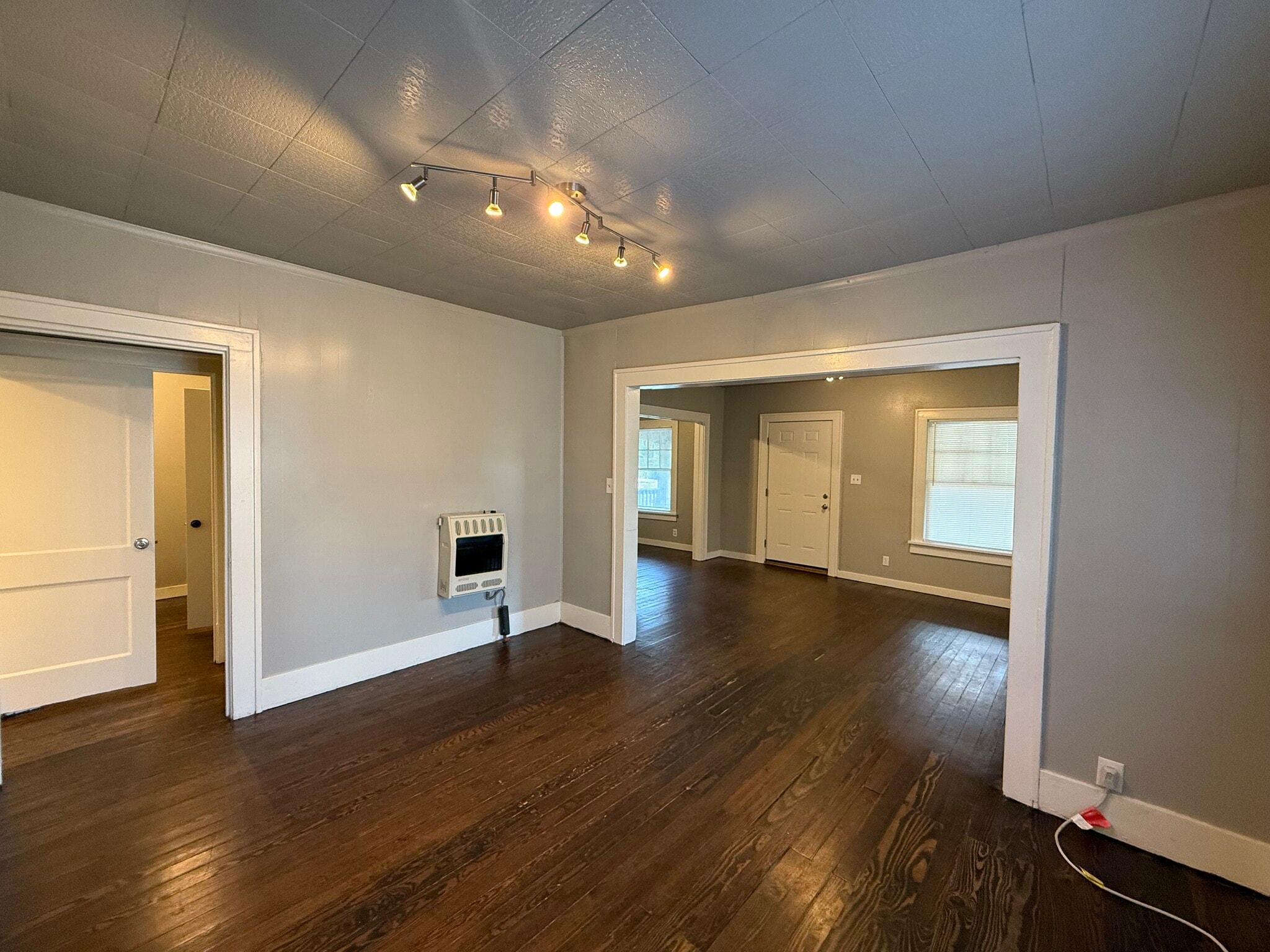 Building Photo - 1506 W Bowen Pl