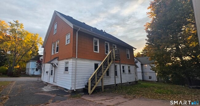 Building Photo - 137 Birch St