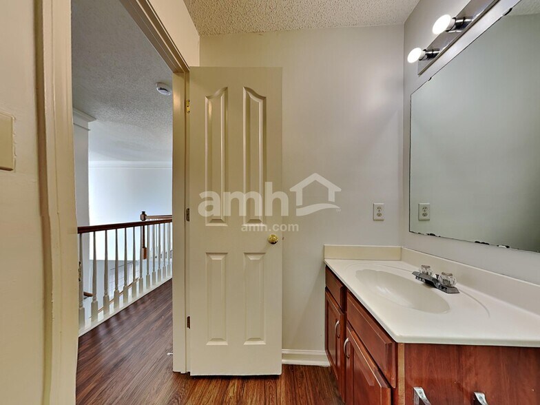 Building Photo - 3814 Sipes Ln