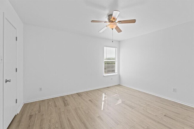 Building Photo - 722 Lavaca Loop