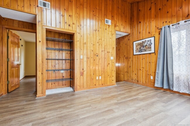 Building Photo - 138 Mistuxet Ave