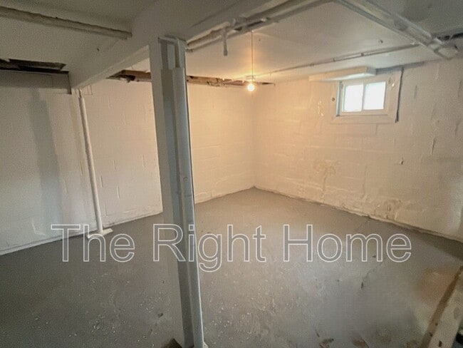 Building Photo - 8334 Izard St