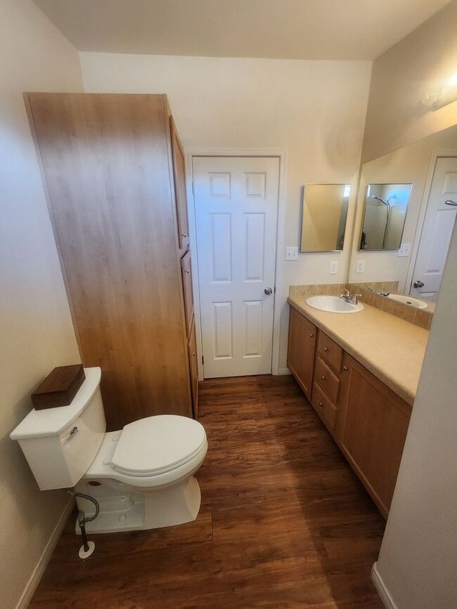 Building Photo - Sunmore Estates Large 3 Bedroom 2 bath Home