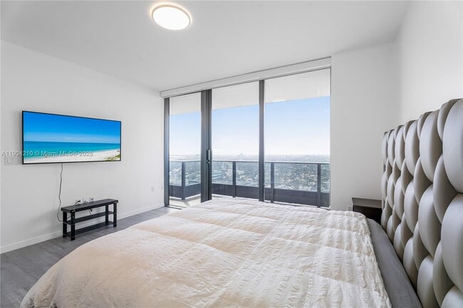 Building Photo - 1000 Brickell Plaza