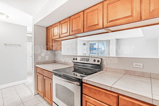 Building Photo - 601 W 11th Ave