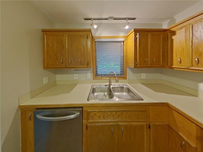 Building Photo - 17311 Sunset Trail SW