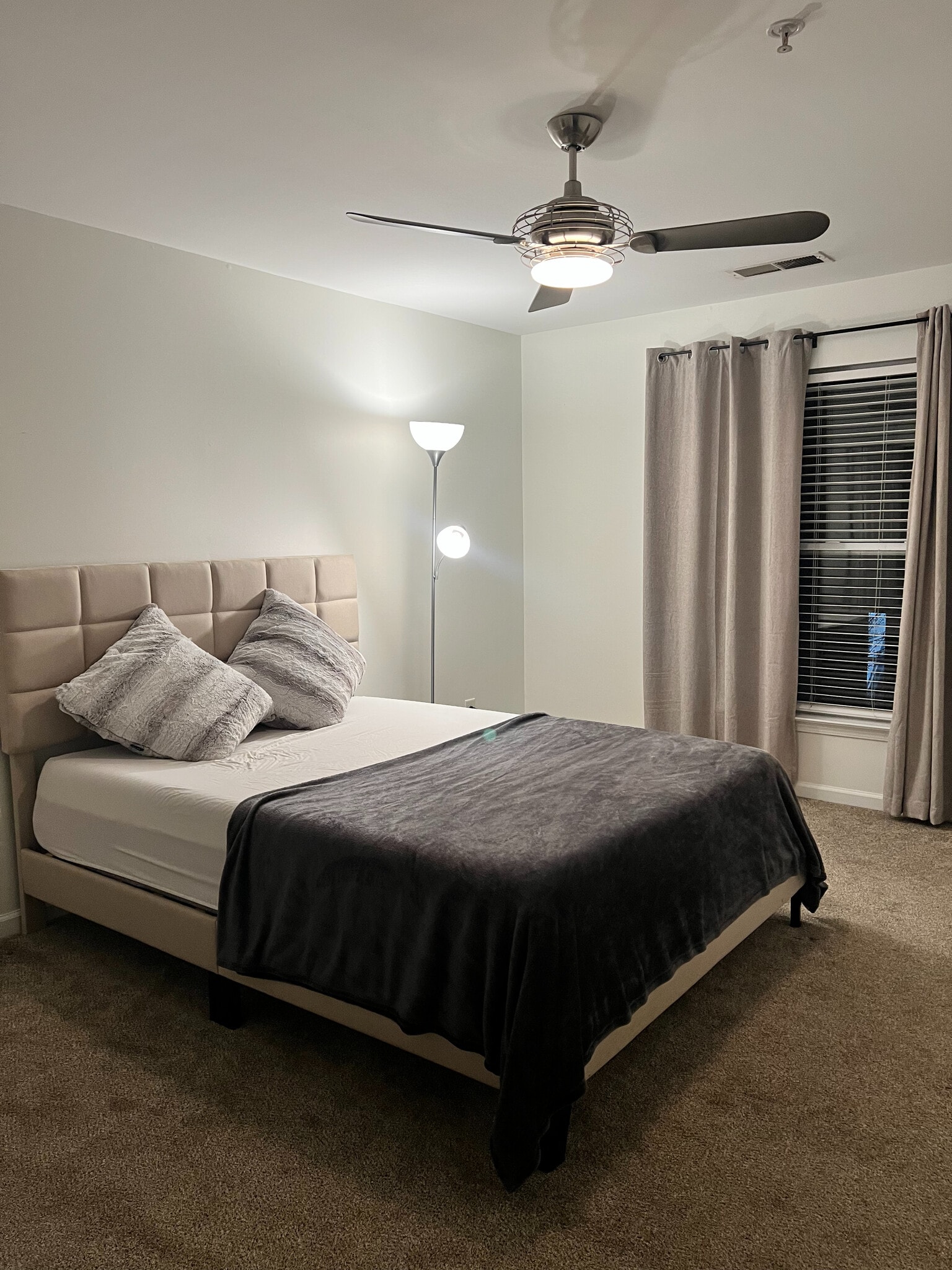 Building Photo - Room in Condo on Donatello Avenue