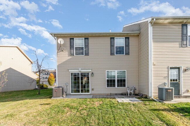 Building Photo - 3 bedroom townhouse in Carlisle