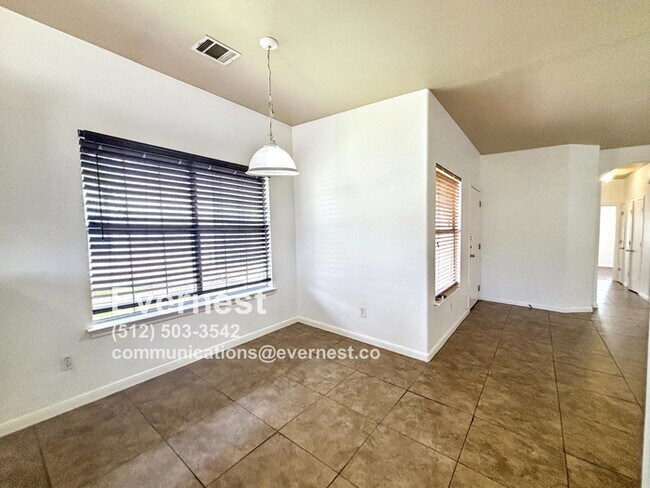 Building Photo - Charming 3-Bedroom Home in a Convenient Ne...