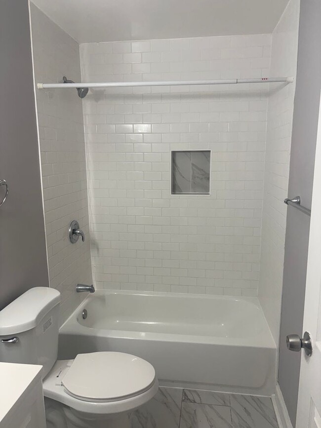 Building Photo - Available Now – Spacious 4-Bedroom Townhome in Baltimore City