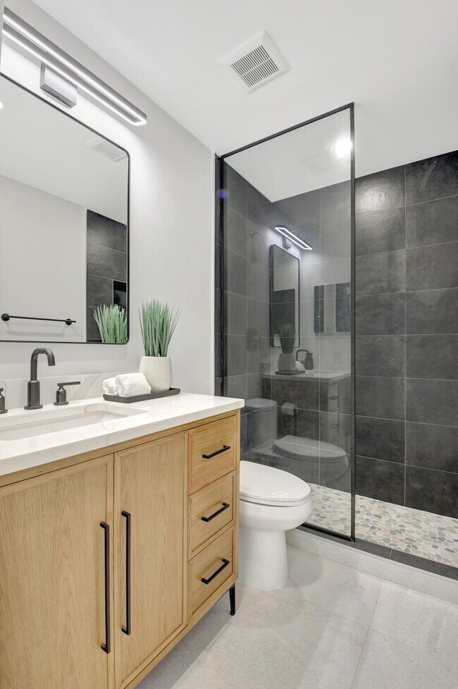 Building Photo - 2894 Florida Blvd