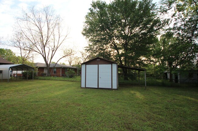 Building Photo - Coming Soon! Updated 3 Bed 2 Bath Rental! ...