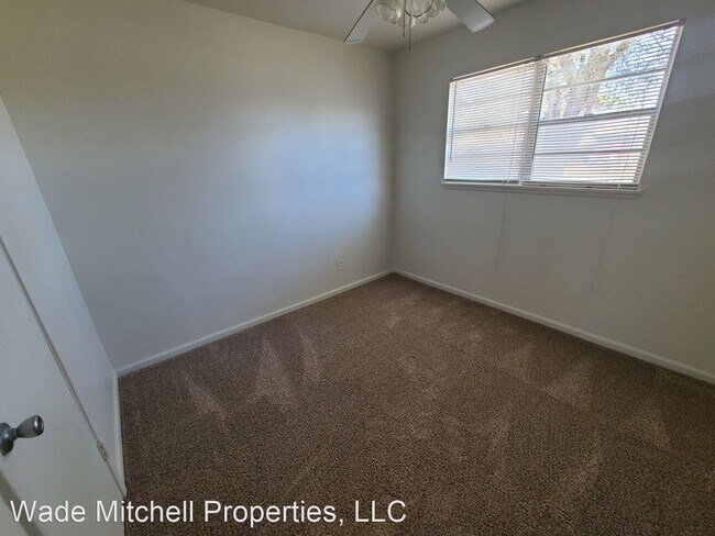 Building Photo - 4 br, 2 bath House - 3003 N. Hill