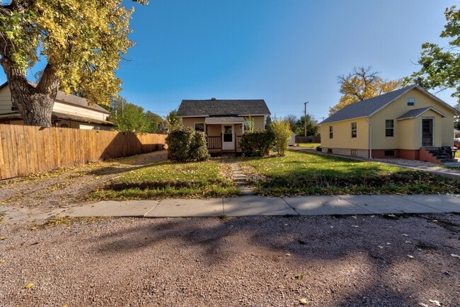 Building Photo - 812 Allen Ave