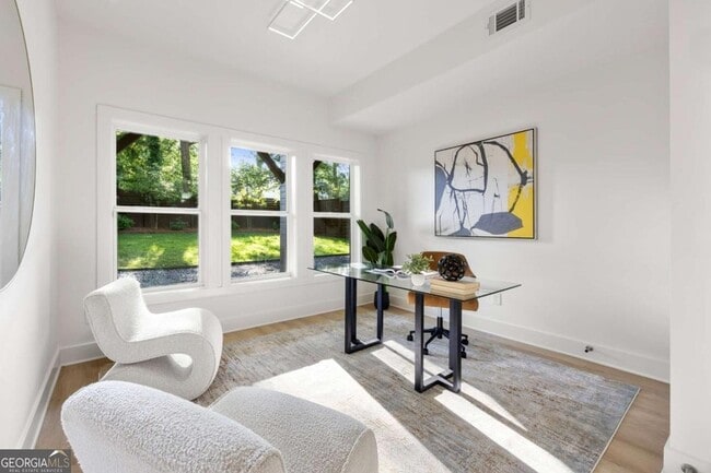 Building Photo - 24 Hutchinson St NE