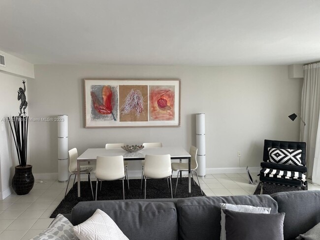 Building Photo - 10000 W Bay Harbor Dr