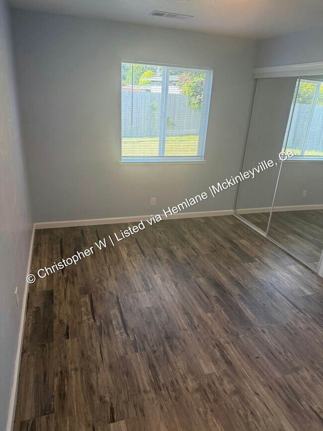 Building Photo - 1229 Fernwood Dr