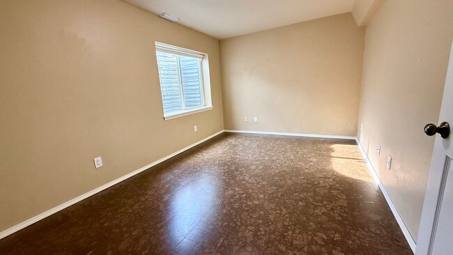 Building Photo - GOURMET KITCHEN-D20-6 BEDROOMS