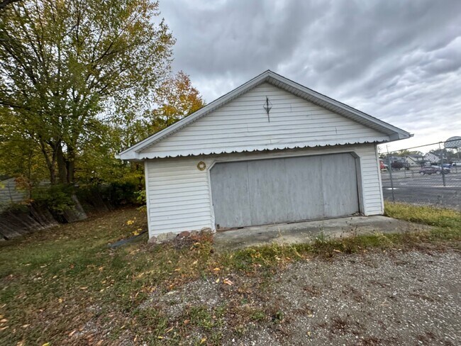 Building Photo - 117 W 30th St