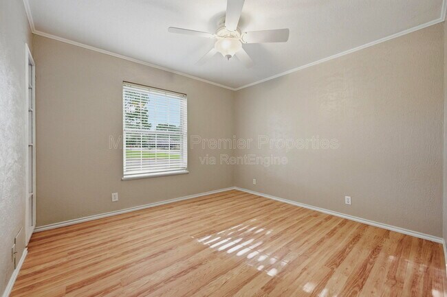 Building Photo - 2502 Turtle Creek Dr