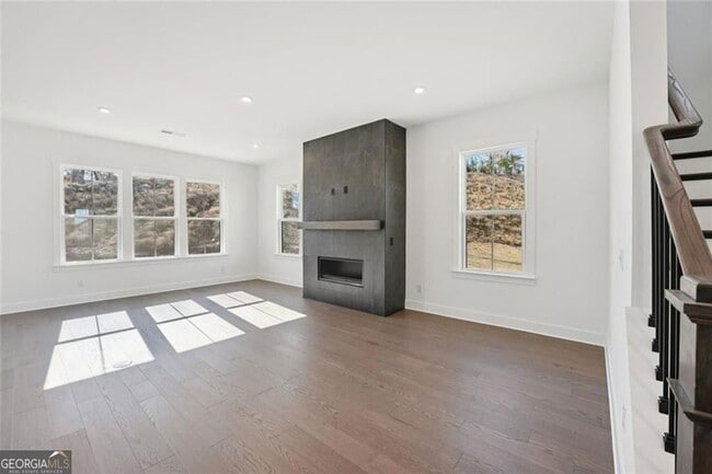 Building Photo - 2815 Medford Dr