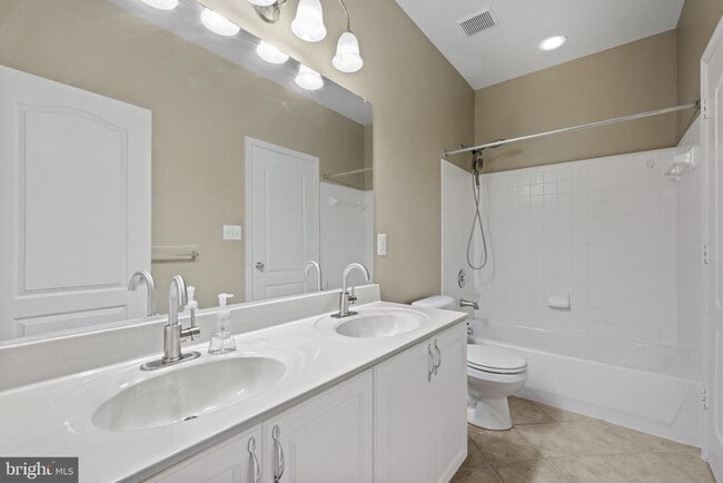 Building Photo - 556 Rhapsody Ct