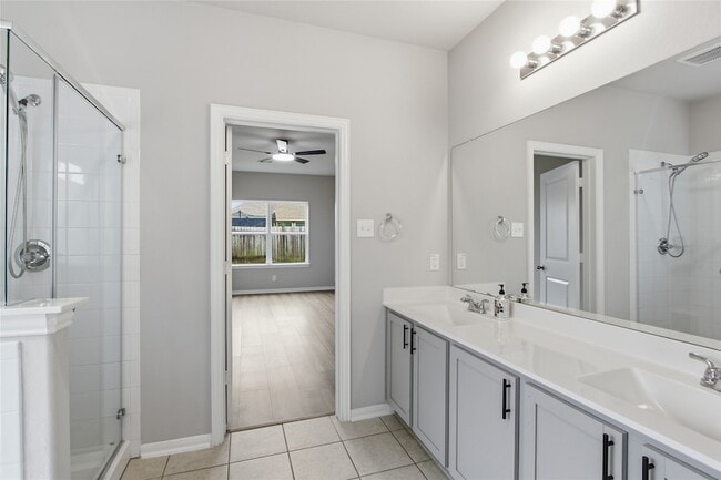 Building Photo - 2429 Palisade Crst Dr