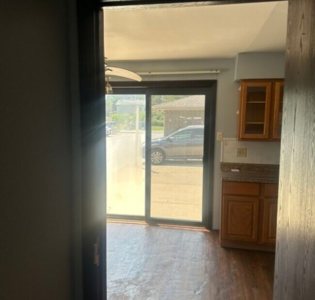 Building Photo - 14833 Kilpatrick Ave