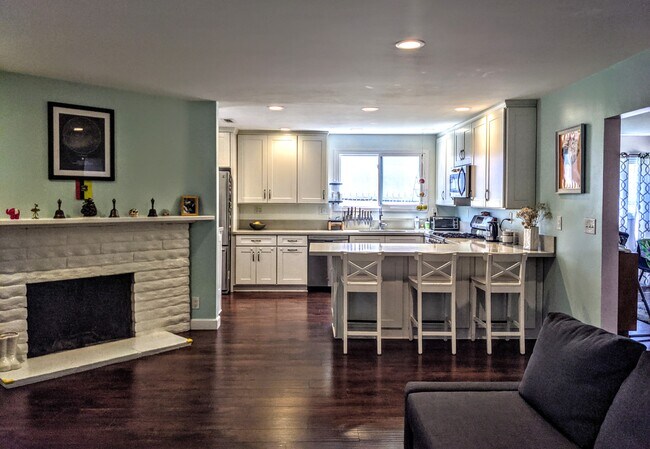 Building Photo - 6532 Gross Ave