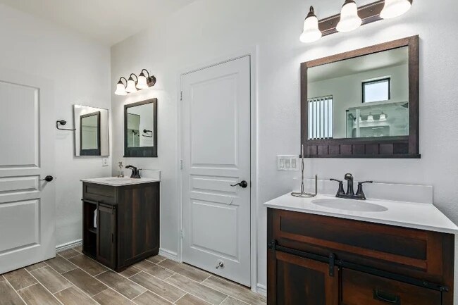 Building Photo - 123 N Washington St