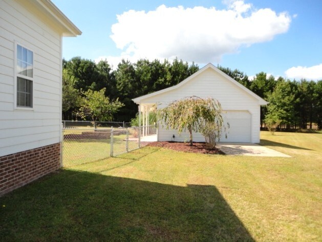 Building Photo - 7904 Willow Croft Dr