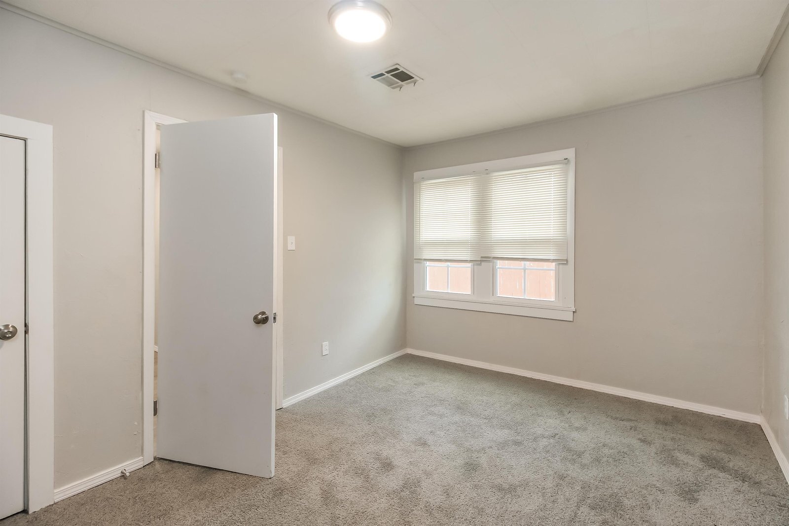 Building Photo - 1420 NW 94th St