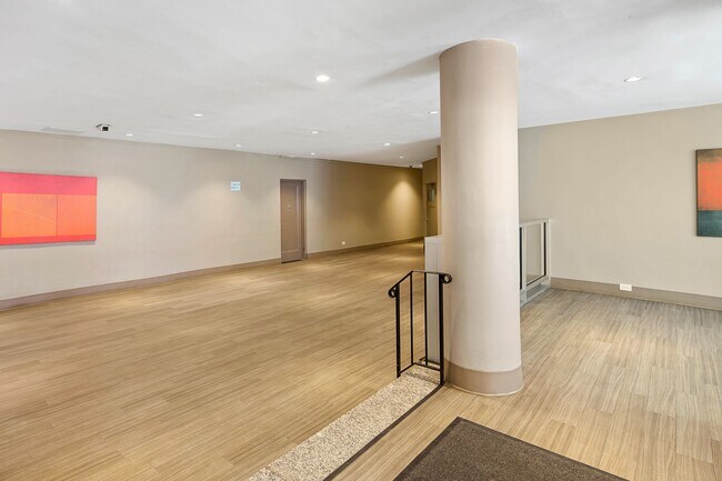 Building Photo - 102-45 62nd Rd