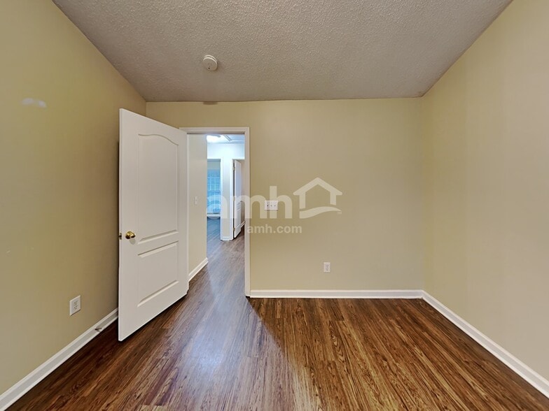 Building Photo - 5405 Orchard Pond Dr