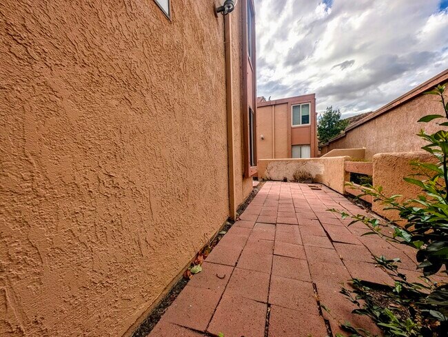 Building Photo - Edgehill Village