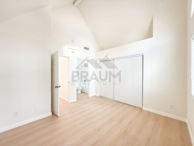 Building Photo - 14257 Friar St