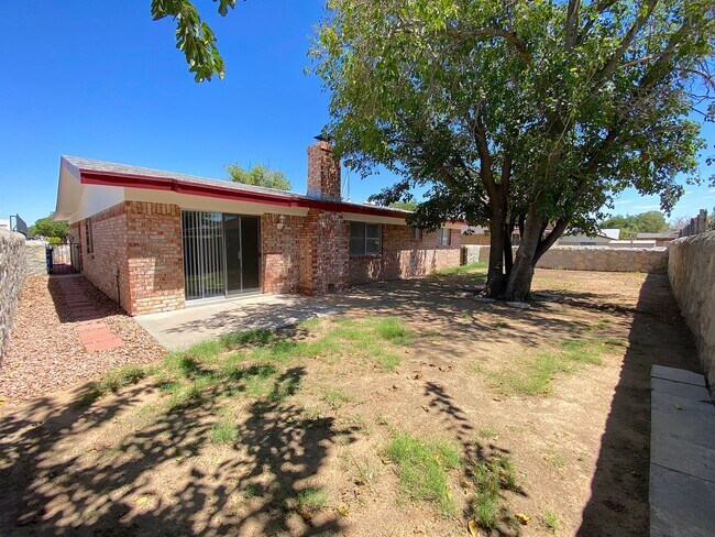 Building Photo - 5012 Salem Dr